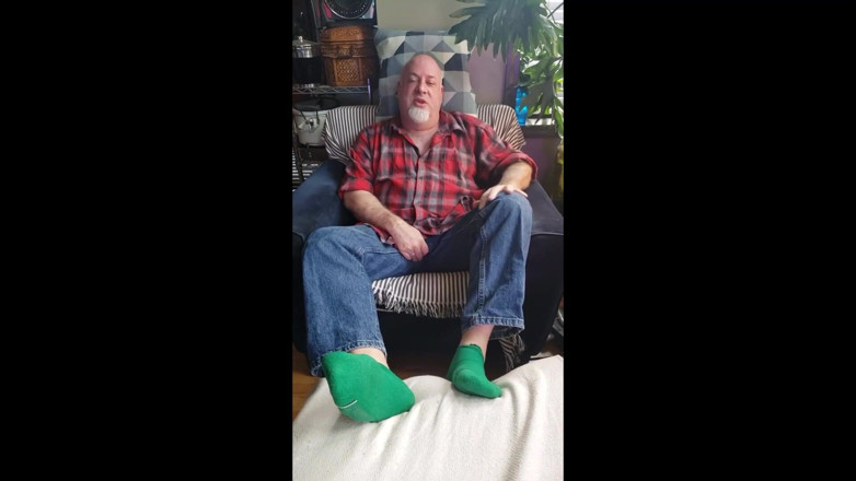 Beardaddychub: Bear Jerks off in Green Socks