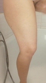 Moglie sexy si rade i capelli della.