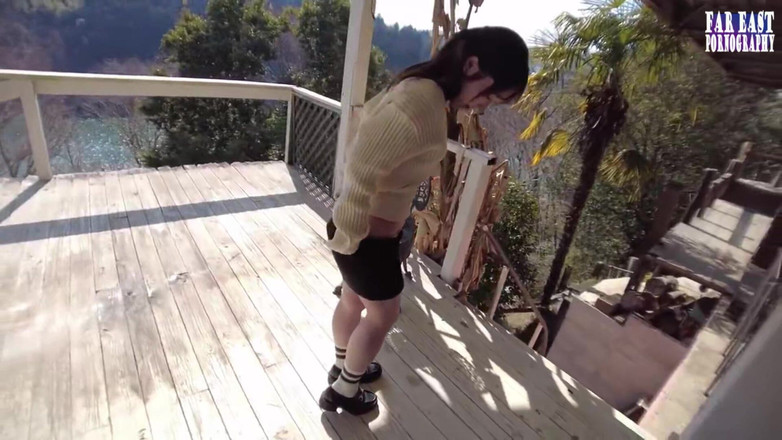 Far East pornography: Splashy Shame mengusik dengan si cantik yang tersenyum memendam dirinya...