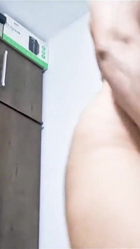 通过视频通话告诉粉丝关于去里约拍摄，认识粉丝，去裸体海滩...