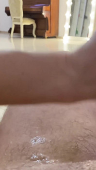 Futând capul care picură al soției altui bărbat, umplându-mi gura cu spermă
