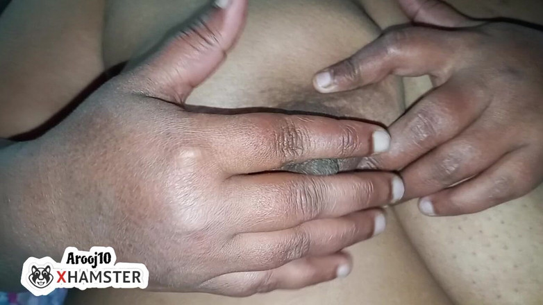 Arooj10: 자연의 거유 흑누나 클로즈업