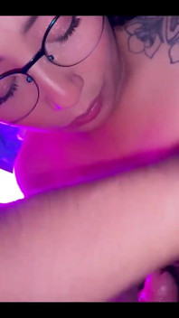 性感的深喉口交和射在我淫荡女友的脸上