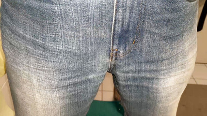 Wichskumpel: Small Foreskin Cock Pissing