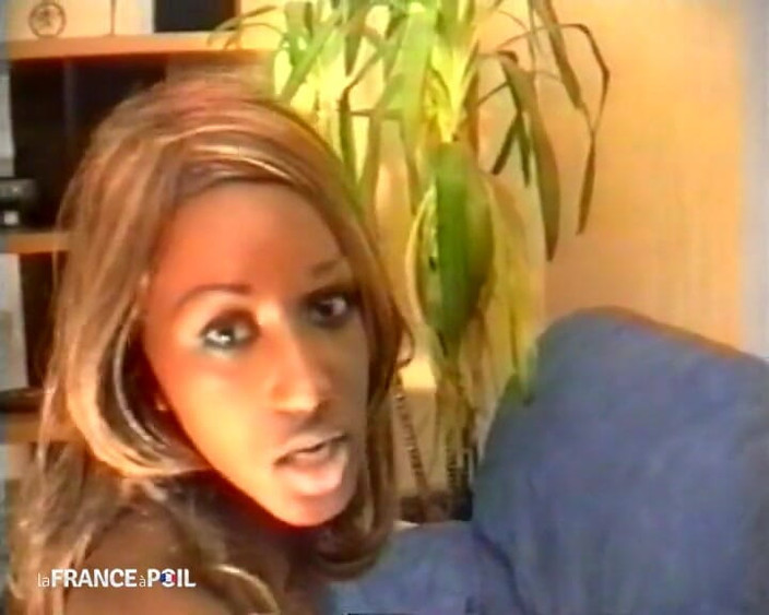 French Gonzo: Bardzo puszczalska czarna dziewczyna, która bierze nieznajomego do domu, aby...