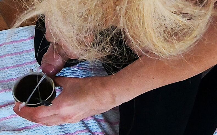 Ane Get Horny: Adakah Awak Mahukan Kopi? Biarkan saya pancut padanya