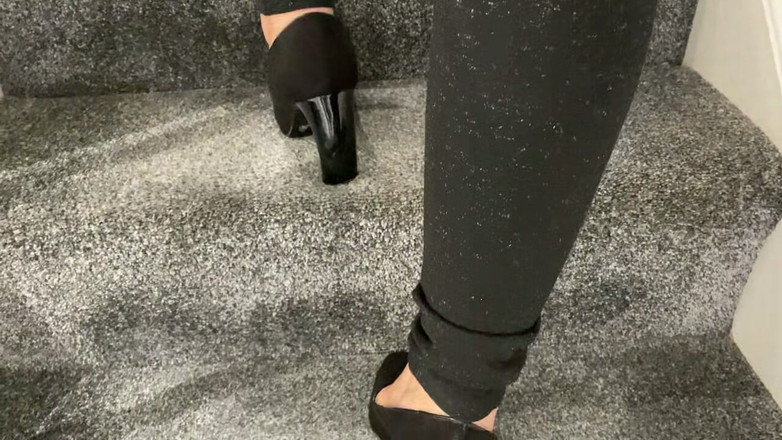 MartinsMrsMilf: Sıkı siyah tayt içinde, yüksek kalite ve 10 dakika uzun.