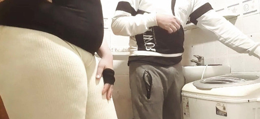 Nadia the big ass Moroccan: Arabská nevlastní matka zavolá opraváře pračky a svádí ho a...