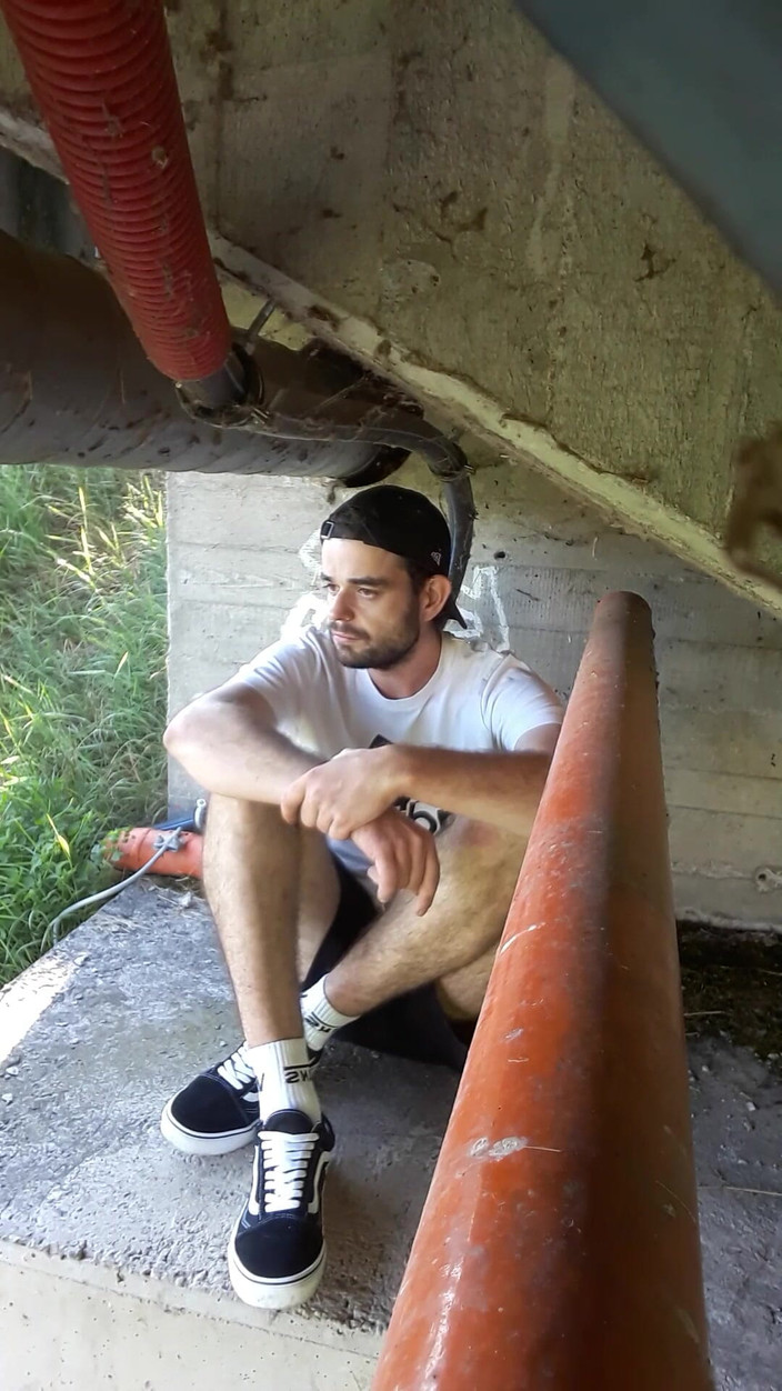 jerkofflover: Pod mostem ukážu, jak jsem sexy:_)