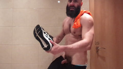 The bearded master: Táta se po tréninku rád čichá.