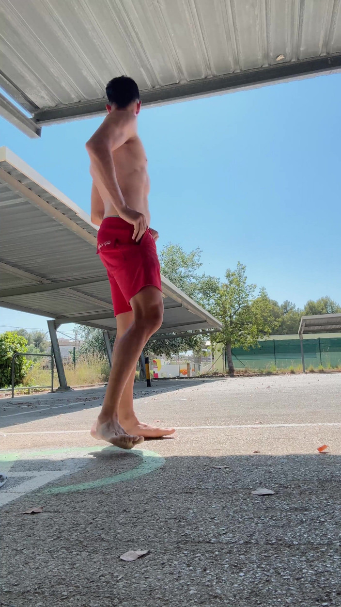 Paul Williams: Nackter parkplatz barfuß gehen