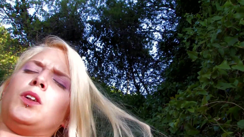 CBD Media: Blonďatá Polka s dlouhýma nohama a velkým zadkem je ošukaná...