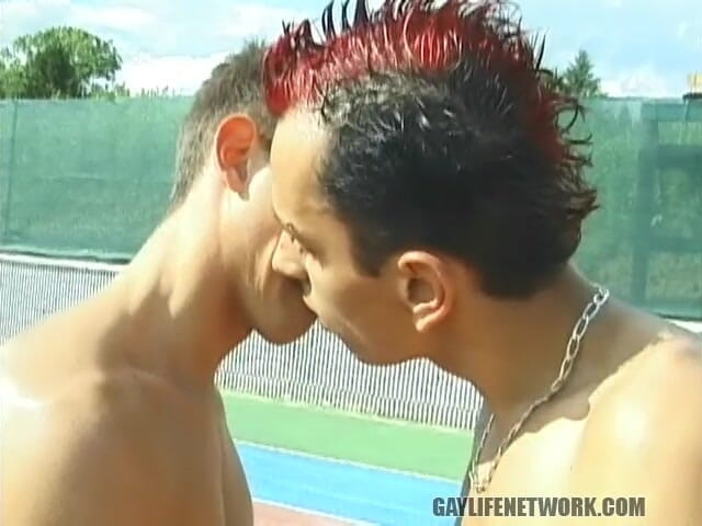 Gay Life Network: Tenis zamienia hardcore