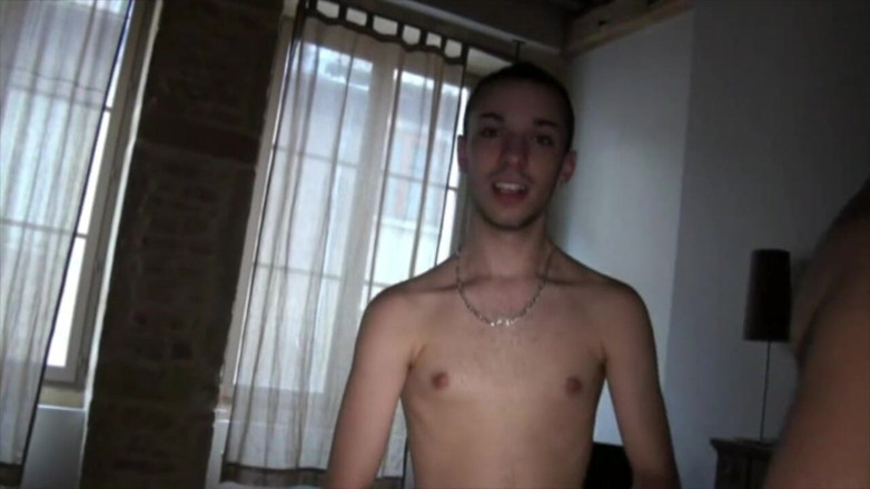 Sneaker gay: Efemița franțuzoaică Alex a ratat adidașii lui Billy Baval