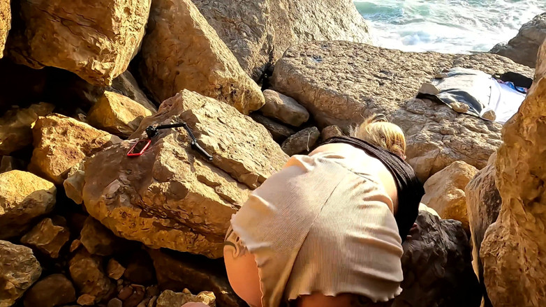 MaskCouple: Fuck on the beach I fucked the teen in the...