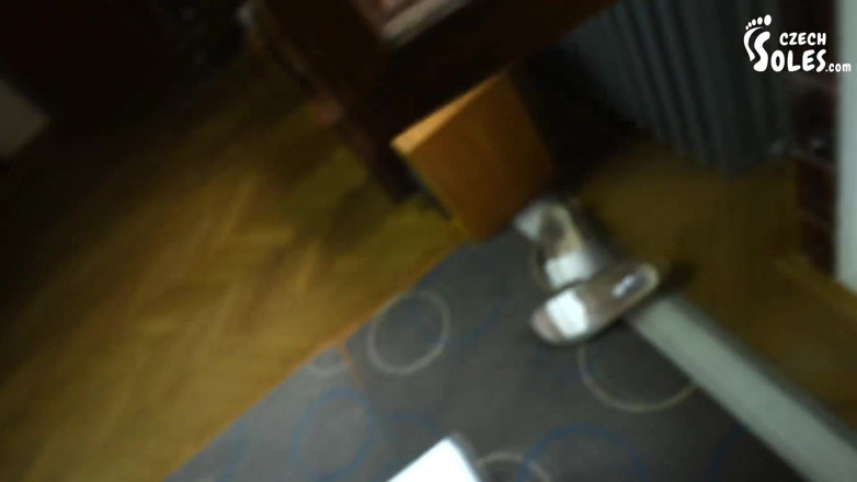Czech Soles - foot fetish content: Incredibile suole nude che si pressa sul vetro