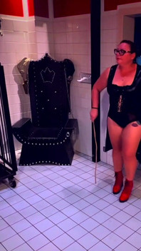 Dominatrix Mistress April - Si jalang banci miang