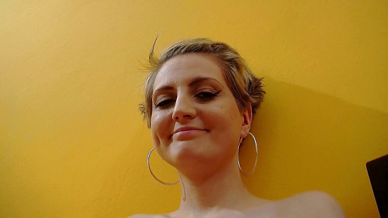 Sexy Amateurz: Крупним планом мастурбація з блондинкою з маленькими цицьками