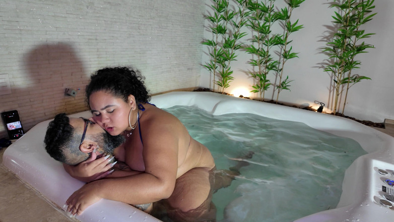 Pamela Panda: Sexo en la hidrográfica con el chico tatuado