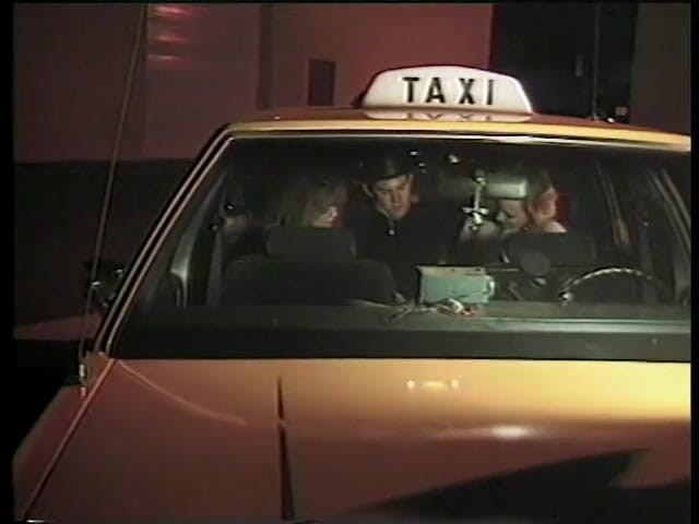 Old Good Porn: Nádherná blonďatá MILF je tvrdě ošukána v taxíku, zatímco její...