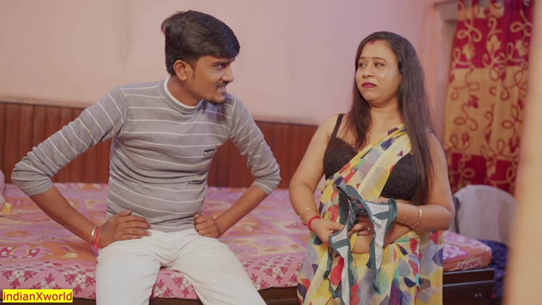 Indian Xshot: Une bhabhi desi jette son soutien-gorge depuis son balcon ! Une...