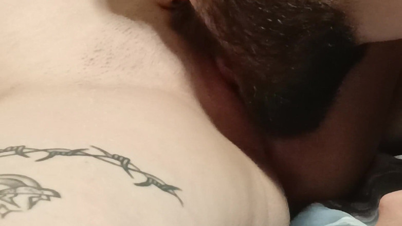 Deylamoons: Bearded Man Gently Licks Pussy to Orgasm