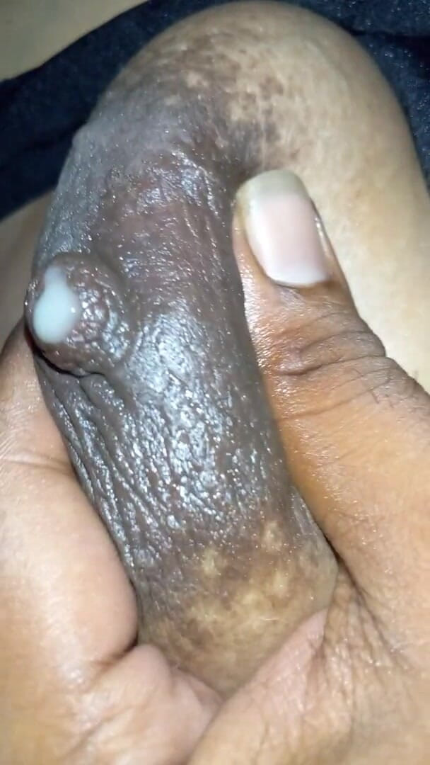 Shaliny: 下流的泰米尔人妻和未割包皮的鸡巴做爱
