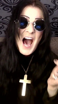 Halloween Ozzy Cosplay MILF Palenie