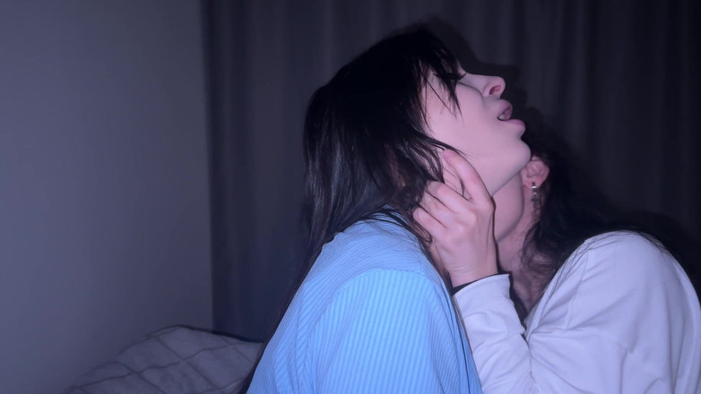 LuchCrush: Cel mai dur sex lesbian după despărțire