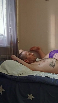 Suegra chupa mi polla para liberar mis bolas de semen caliente
