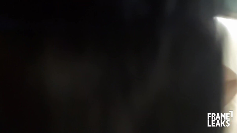 Pinko Club: Amandha Fox spuit en neemt het overal mee, van haar...