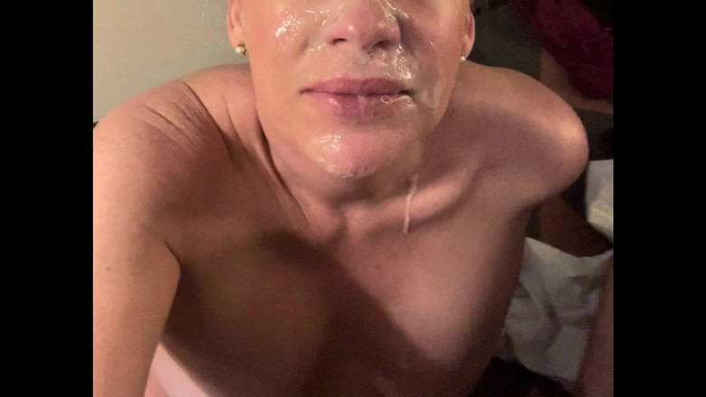 Flight Attendant Fiona: Fa Fiona शिकागो उड़ान पर भारतीय यात्री के साथ मिलती है