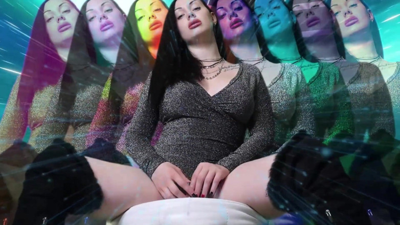 Goddess Misha Goldy: Opatrnost!!! Čím více čicháš, tím více jsi na mně závislá!