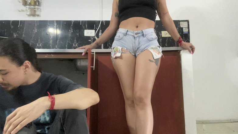 Chia 369: 主婦が夫と配管工を裏切る - 英語のポルノ