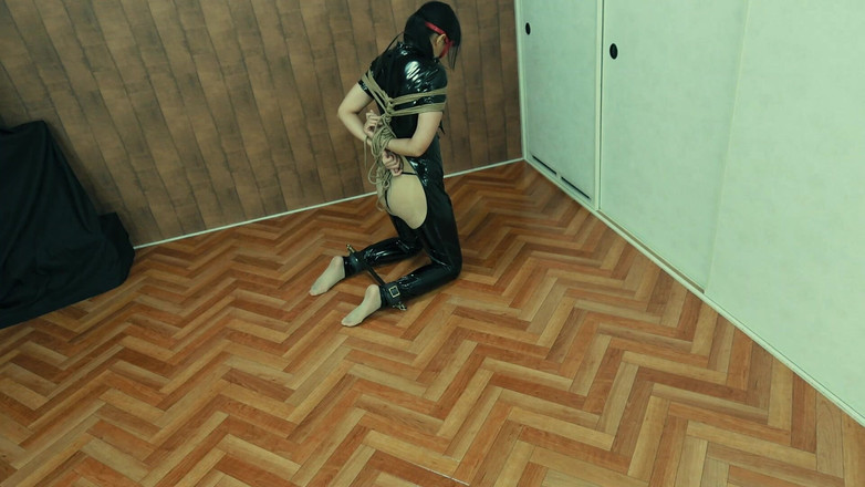 ushirosugatanomiki: Agentka při útěku z vězení-