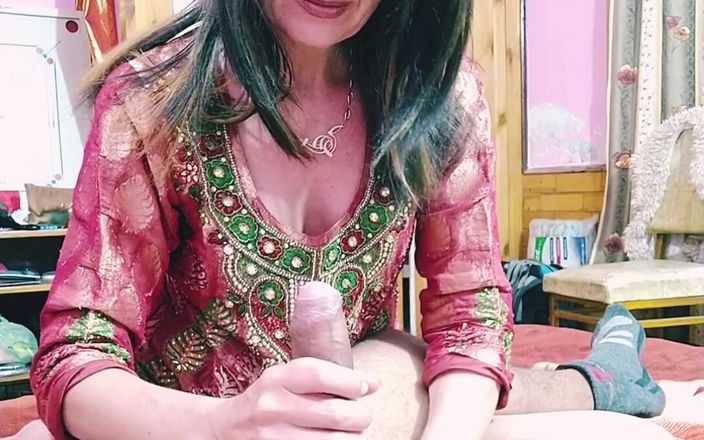 Bolly Karma: 사랑스러운 새엄마와 그녀의 배다른 아들 믿을 수 없는 사랑