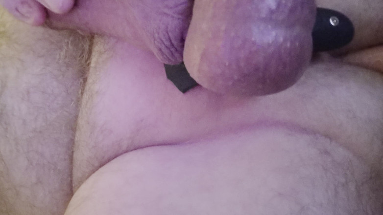 Pellefnatt: 我的朋友坐在椅子上玩弄他的小鸡巴