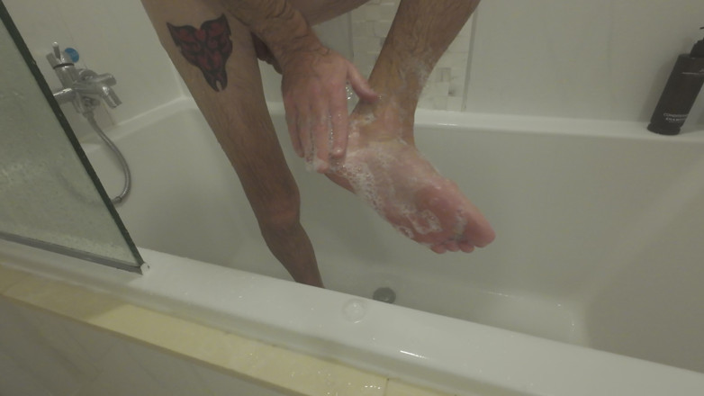 Big dick dadddy: Washing My Feet for My Foot Worshippers