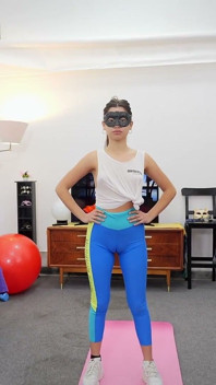 Camila 002 - tight-angels - butte cameltoe gonflée incroyable, tétons gonflés et cul incroyable en forme de cœur