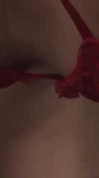Asistenta brunetă Jenna se fute și are parte de spermă pe țâțe