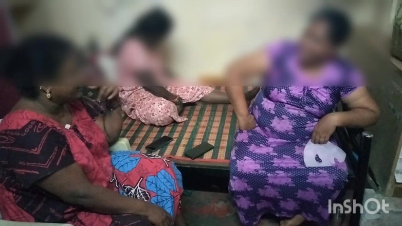 Tamil lesbian: Гаряча дискусія трьох тітоньок