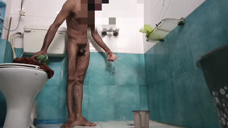 Brijesh 270: Sucia madrastra ayuda a su joven en la ducha y...