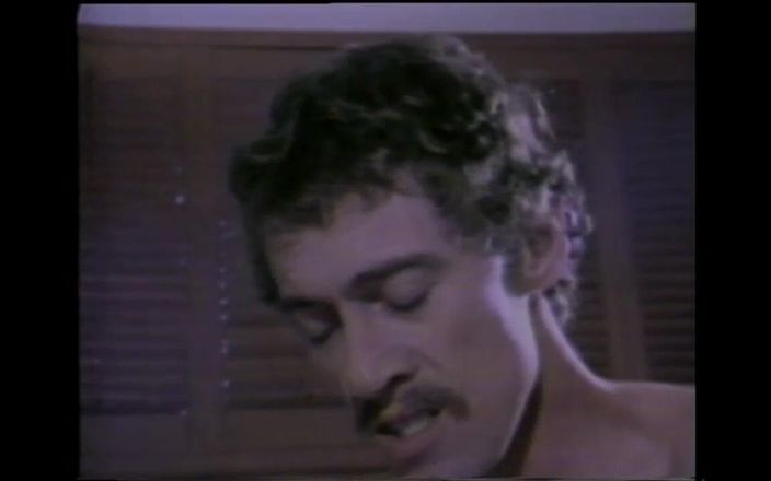 Vintage megastore: Loira puta exige uma enorme gozada