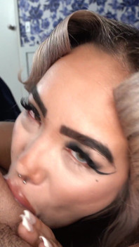 Gotfilled Luna Luxe öffnet ihre muschi für sperma