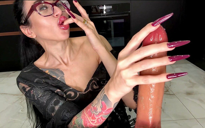 Julia domaina: Kuku panjang ungu gelap, cakar, jari fleksibel panjang dan handjob...