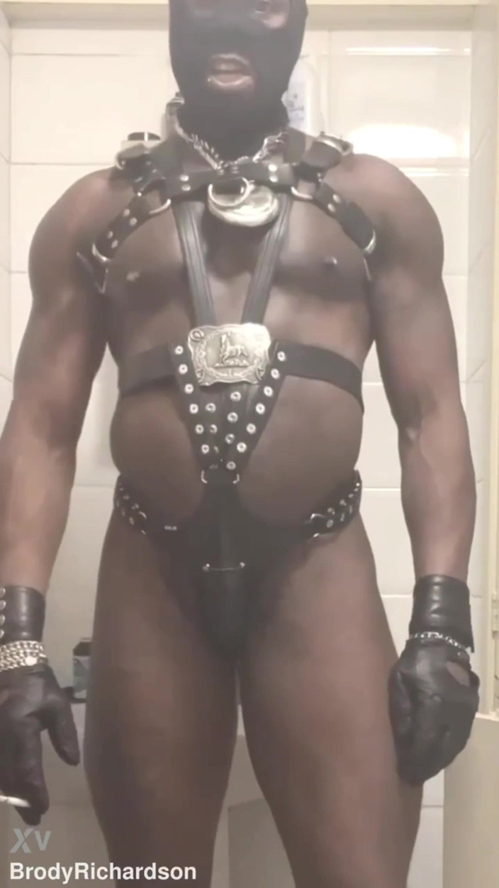 Black butt muscle: Muskelschlampe raucht kink-session