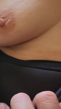 Sudut pandangan dekat kongkek pepek dalam bikini Quickie