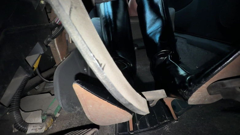 Hottie goddess: Abito in pelle nero vendetta duro in Lanos pov