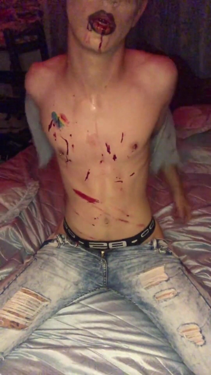 Rent A Gay Productions: Žhavý Latino Chlap Masturbuje V Halloweenské Náladě