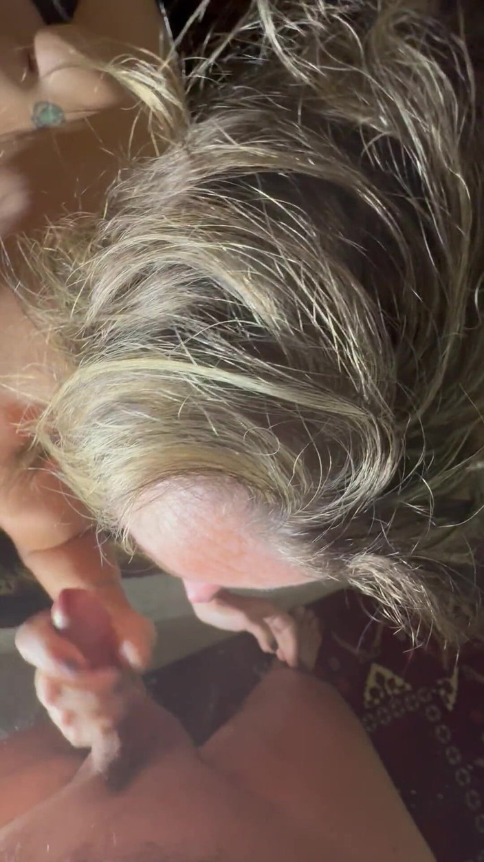 Bonewizzard69: 她的阴户从前一天晚上就很痛，需要鸡巴和射在脸上